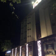 ホテルウォーターリゾート仙台(仙台市太白区/ラブホテル)の写真『夜の外観』by まさおJリーグカレーよ
