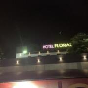 HOTEL FLORAL（フローラル）(高根沢町/ラブホテル)の写真『夜の外観』by まさおJリーグカレーよ