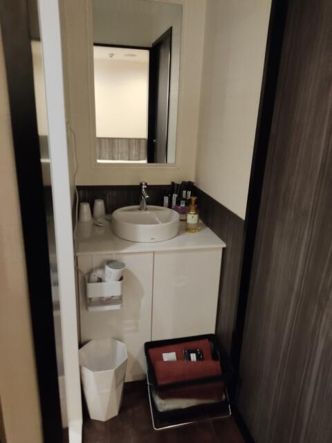 HOTEL Chelsea（チェルシー）(新宿区/ラブホテル)の写真『201号室 洗面台』by ところてんえもん