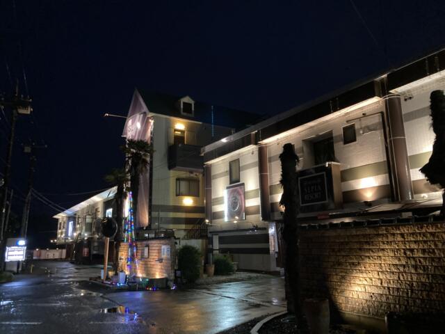 ホテル セピア(下野市/ラブホテル)の写真『夜の外観』by まさおJリーグカレーよ