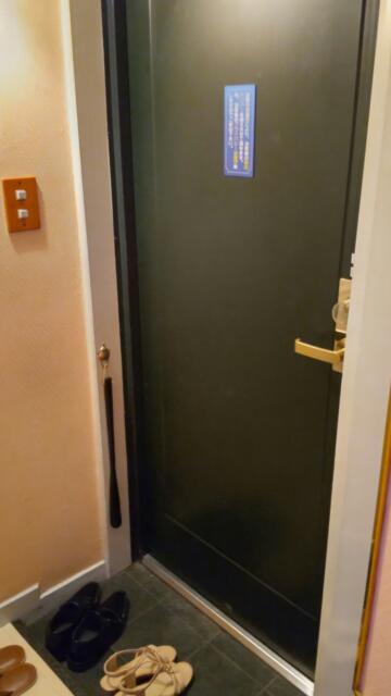 ホテルキッド(春日部市/ラブホテル)の写真『205号室　入口』by 名無しさん（ID:19280）
