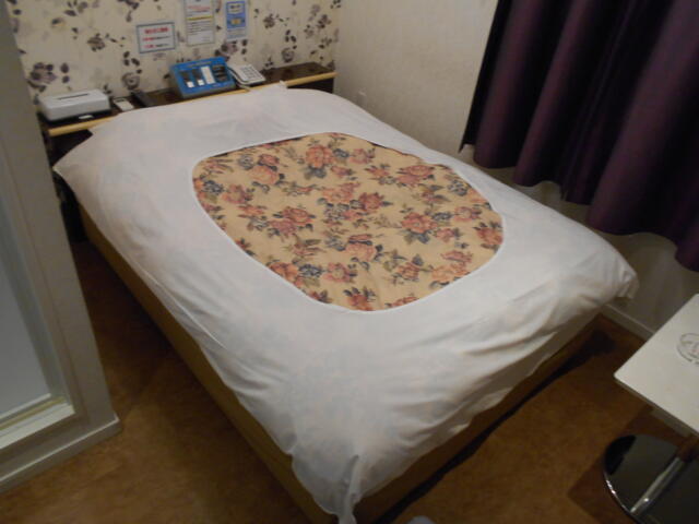 ホテルシティ(立川市/ラブホテル)の写真『206号室、ベッド』by もんが～
