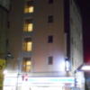 HOTELプレジール立川(立川市/ラブホテル)の写真『夜の外観、立川通り沿いで一階がコンビニです。』by もんが～
