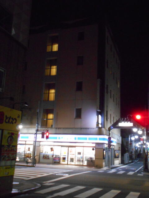 HOTELプレジール立川(立川市/ラブホテル)の写真『夜の外観（遠景）』by もんが～