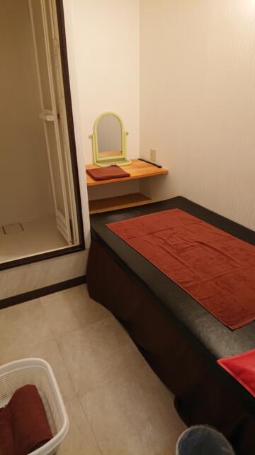 レンタルルーム ROOMS(新宿区/ラブホテル)の写真『12号室 部屋全景(広さは三畳程)』by 舐めたろう