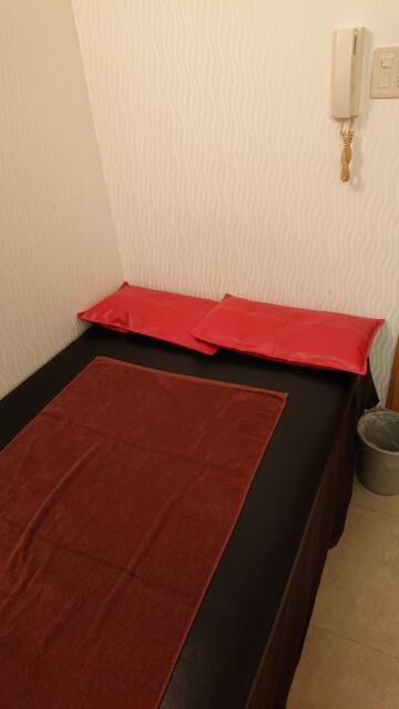 レンタルルーム ROOMS(新宿区/ラブホテル)の写真『12号室 ベッド』by 舐めたろう