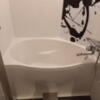 HOTEL KARUTA 赤坂(港区/ラブホテル)の写真『204号室　浴槽　１人入るといっぱいの小さな浴槽。残念。』by angler