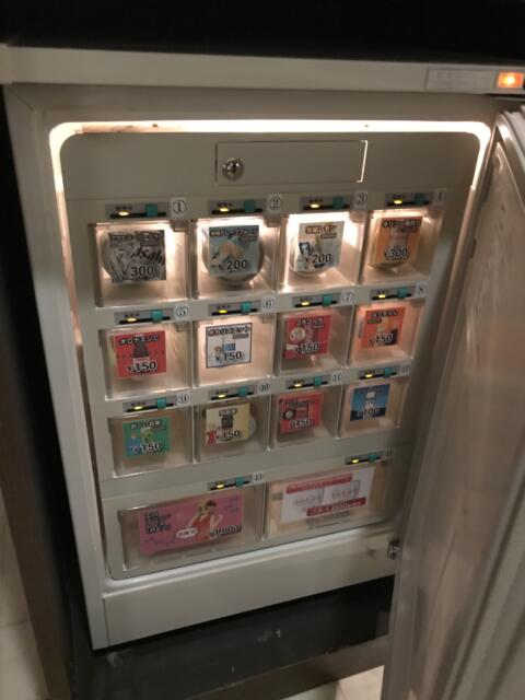 ラピア(新宿区/ラブホテル)の写真『自動精算の販売機』by 少佐