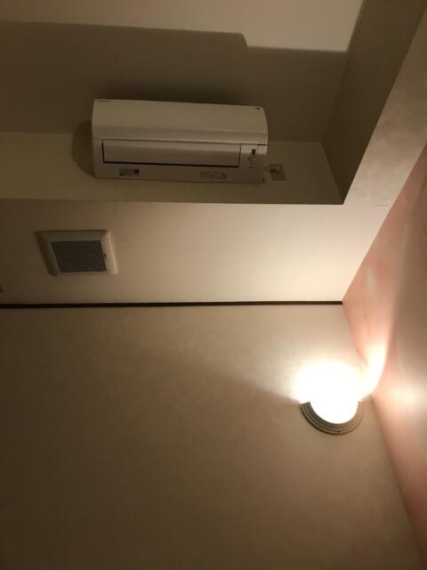 ラピア(新宿区/ラブホテル)の写真『寝室のエアコン』by 少佐
