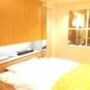 ファンファンファンキングダム(横浜市南区/ラブホテル)の写真『313号室のベッド拡大写真。ベッドの右側に、壁の4枚の鏡の他に縦長の鏡があるのが分ります。』by ゆめまる