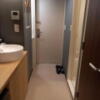 ホテル中山(新宿区/ラブホテル)の写真『206号室　ベッド側から入り口を見るとこんな感じ。』by angler