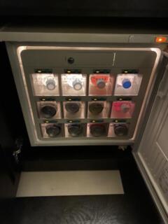 HOTEL K Omiya(さいたま市大宮区/ラブホテル)の写真『201号室(販売用冷蔵庫)』by こねほ