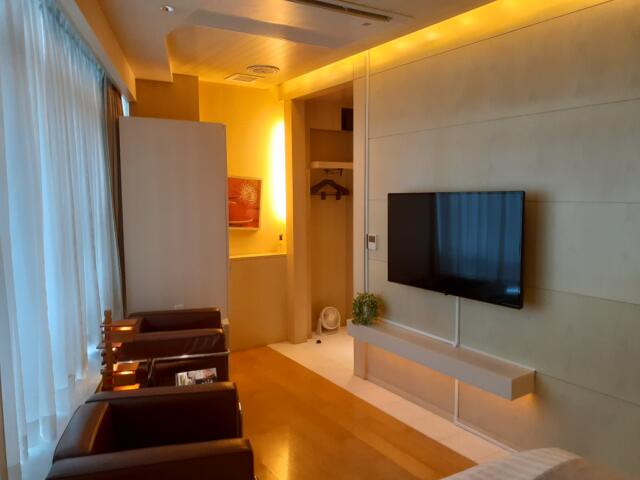 アペルト(豊島区/ラブホテル)の写真『405号室　大型TV&amp;客室片面』by 来栖