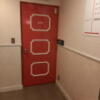ペリカン(渋谷区/ラブホテル)の写真『401号室ドア　ドアノブに鍵をさして回すタイプです。』by angler