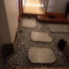 ペリカン(渋谷区/ラブホテル)の写真『401号室ドアを開けると飛び石があります。(^_^ゞ』by angler