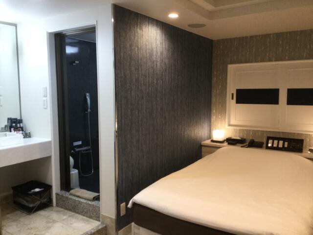 HOTEL Bless（ブレス)(新宿区/ラブホテル)の写真『301号室 キャビネット側から見た室内』by ACB48