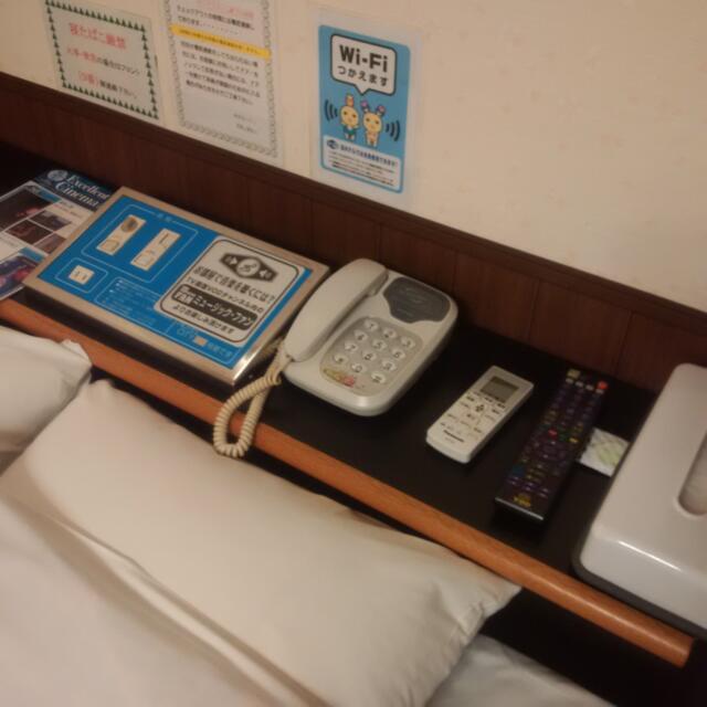 ホテルシティ(立川市/ラブホテル)の写真『505号室　ベッドサイド』by 市