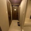 ホテル大山(新宿区/ラブホテル)の写真『106号室、ベッド側から見た入口側　左手はトイレ　右手奥はクローゼット』by angler