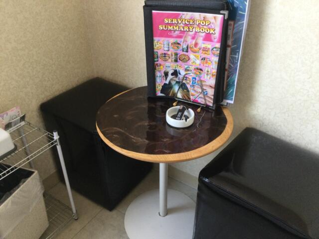 ホテル U(文京区/ラブホテル)の写真『602号室 テーブル、椅子』by ACB48