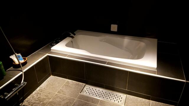 HOTEL O・M・Y （オーエムワイ）(さいたま市大宮区/ラブホテル)の写真『805号室浴室。ジェットあり』by 春風拳