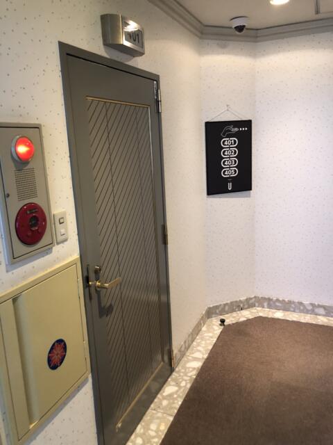 ホテル U(文京区/ラブホテル)の写真『401号室、ドア前』by かとう茨城47