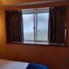 ホテル大山(新宿区/ラブホテル)の写真『306号室　窓。換気のために少し開けてありました。』by angler