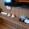 ホテル大山(新宿区/ラブホテル)の写真『306号室　テレビ下の棚』by angler