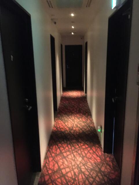 HOTEL UNO(ウノ)(川口市/ラブホテル)の写真『3階廊下』by 92魔