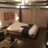 VIA103（ビアイチマルサン）(大阪市/ラブホテル)の写真『802号室ベット、ソファー』by まんさんです