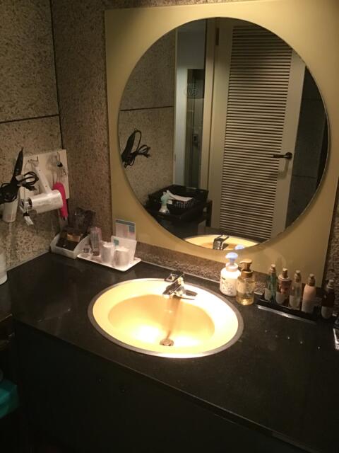 VIA103（ビアイチマルサン）(大阪市/ラブホテル)の写真『802号室洗面所』by まんさんです