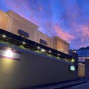 ホテル ニューパレス(神戸市中央区/ラブホテル)の写真『ホテルニューパレスと夕焼け』by 風のヒューイ