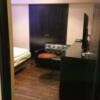 HOTEL EMERALD（エメラルド）(品川区/ラブホテル)の写真『202号室 内ドアを開けて部屋を望む』by 舐めたろう