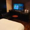 HOTEL EMERALD（エメラルド）(品川区/ラブホテル)の写真『202号室 部屋全景②(テレビはVODです)』by 舐めたろう