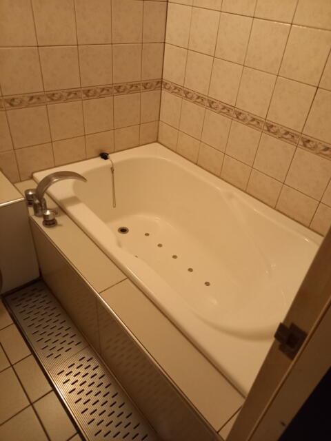 HOTEL GOLD(ホテル ゴールド)(川崎市川崎区/ラブホテル)の写真『501号室の浴室。バブルバス　湯量も十分。』by angler