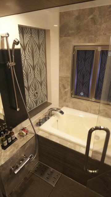 HOTEL RIVIERA(リビエラ)(横浜市西区/ラブホテル)の写真『405号室・浴室』by 郷ひろし（運営スタッフ）