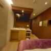 ホテル 小山 (KOYAMA）(新宿区/ラブホテル)の写真『204号室　ベッド側からの室内　間接照明』by angler