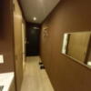 ホテル 小山 (KOYAMA）(新宿区/ラブホテル)の写真『204号室　ベッド側からの入り口方向』by angler