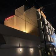 ホテル カサブランカ(尼崎市/ラブホテル)の写真『夜の外観』by まさおJリーグカレーよ