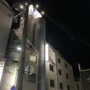 ホテル フレンチキッス(姫路市/ラブホテル)の写真『夜の外観』by まさおJリーグカレーよ