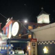 ホテルBaby Kiss姫路(姫路市/ラブホテル)の写真『夜の外観』by まさおJリーグカレーよ