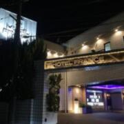 VIVA France & PARIO-INN（ビバフランセアンドパリオイン）(岡山市/ラブホテル)の写真『夜の外観』by まさおJリーグカレーよ