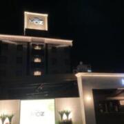 HOTEL MOZ(岡山市/ラブホテル)の写真『夜の外観』by まさおJリーグカレーよ