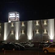 HOTEL alulu 岡山南（アルル）(岡山市/ラブホテル)の写真『夜の外観』by まさおJリーグカレーよ