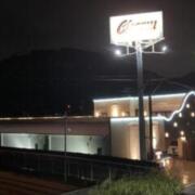 ホテル チャーム(福山市/ラブホテル)の写真『夜の外観』by まさおJリーグカレーよ