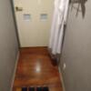 SARA五反田(品川区/ラブホテル)の写真『602号室 玄関。ガウンとハンガーは玄関にある。』by なめろう