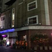 ホテル ジャパン(広島市中区/ラブホテル)の写真『夜の外観』by まさおJリーグカレーよ