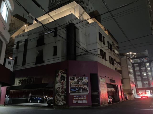 ホテル アプリコット(広島市中区/ラブホテル)の写真『夜の外観』by まさおJリーグカレーよ
