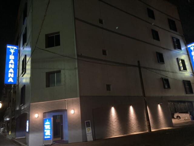 ホテル バナナ(広島市中区/ラブホテル)の写真『夜の外観』by まさおJリーグカレーよ