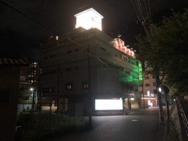 ホテル びぃ～なす(広島市中区/ラブホテル)の写真『夜の外観』by まさおJリーグカレーよ