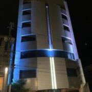 ホテル ロイヤル(広島市西区/ラブホテル)の写真『夜の外観』by まさおJリーグカレーよ